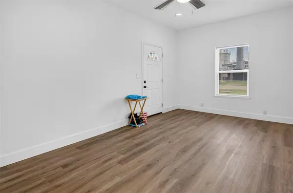 402 W Trammell Avenue, Everman, TX 76140