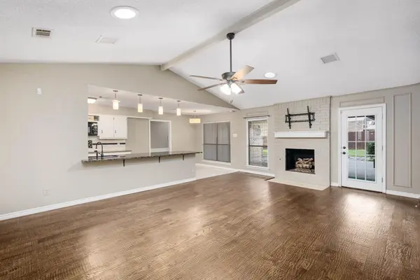 2017 Iron Horse Court, Arlington, TX 76017