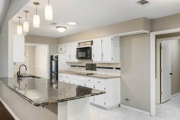 2017 Iron Horse Court, Arlington, TX 76017