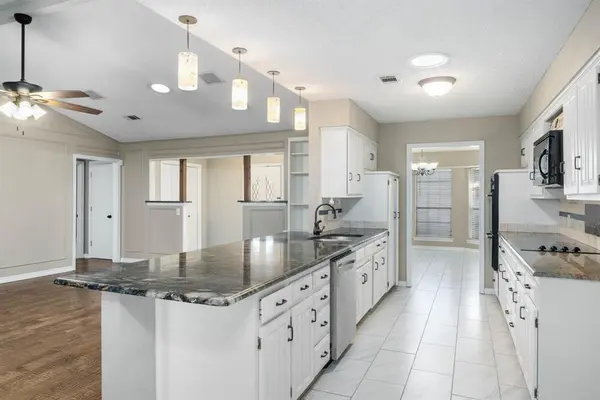 2017 Iron Horse Court, Arlington, TX 76017