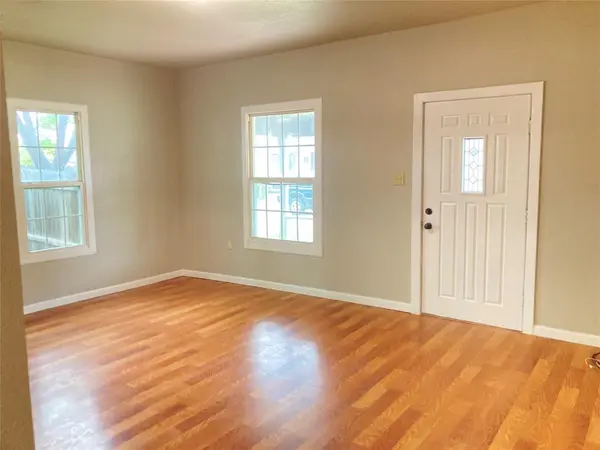 104 May Avenue, Cleburne, TX 76031