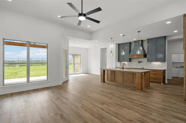 1337 Red Rock Road, Hewitt, TX 76643