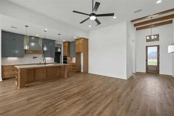 1337 Red Rock Road, Hewitt, TX 76643