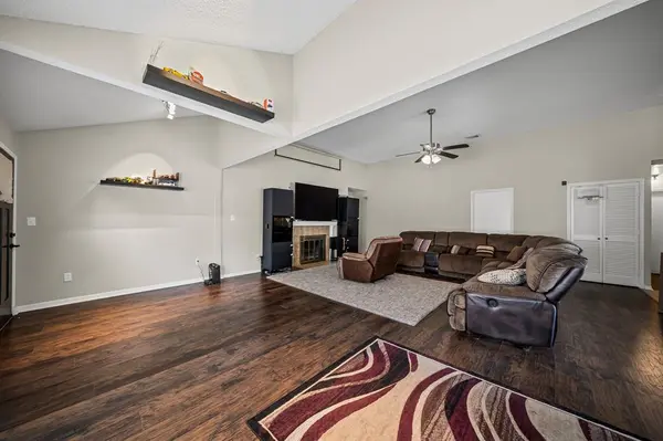 5505 Oak Brook Road, Arlington, TX 76016