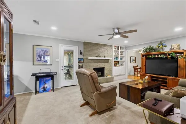 1808 E Cedar Elm Drive, Arlington, TX 76012