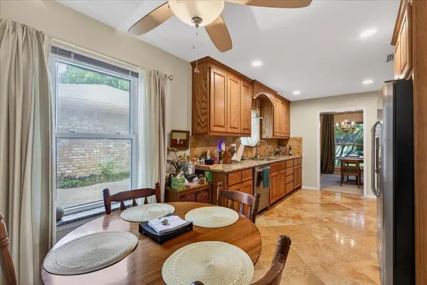 1808 E Cedar Elm Drive, Arlington, TX 76012