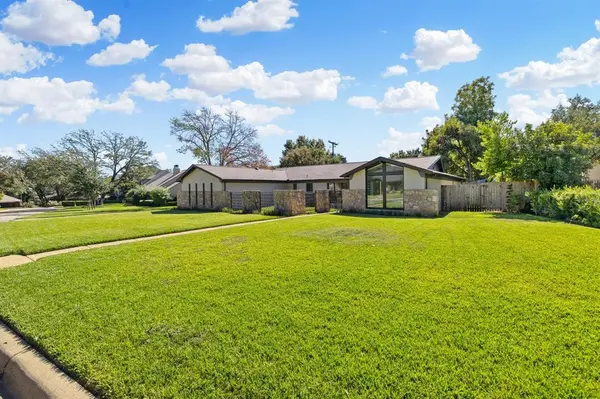 3757 Arroyo Road, Fort Worth, TX 76109