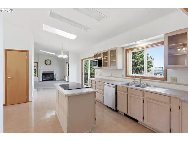 220 FLAKE ST, Port Orford, OR 97465