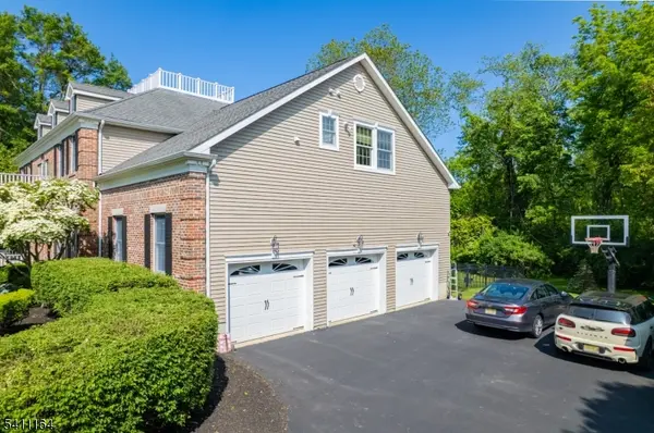 32 Four Bridges Rd, Chester Twp., NJ 07930