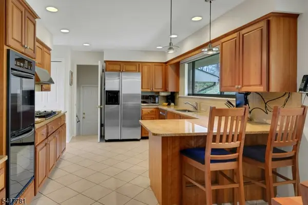 6 Lynnfield Dr, Morris Twp., NJ 07960