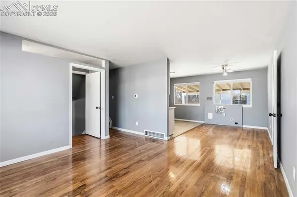 1511 Server DR, Colorado Springs, CO 80910