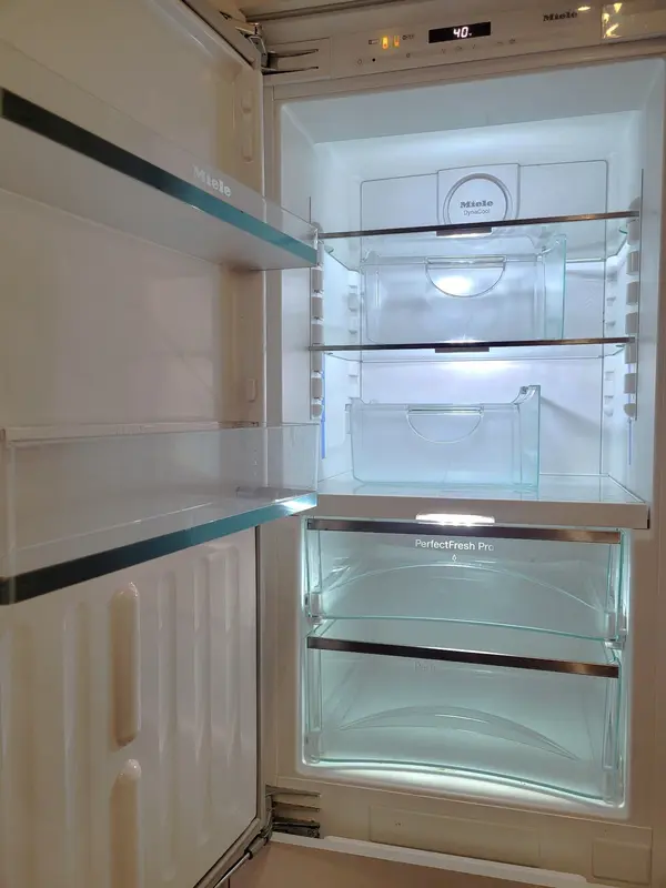 170 Avenue RD #905, Toronto C02, ON M5R 0A4