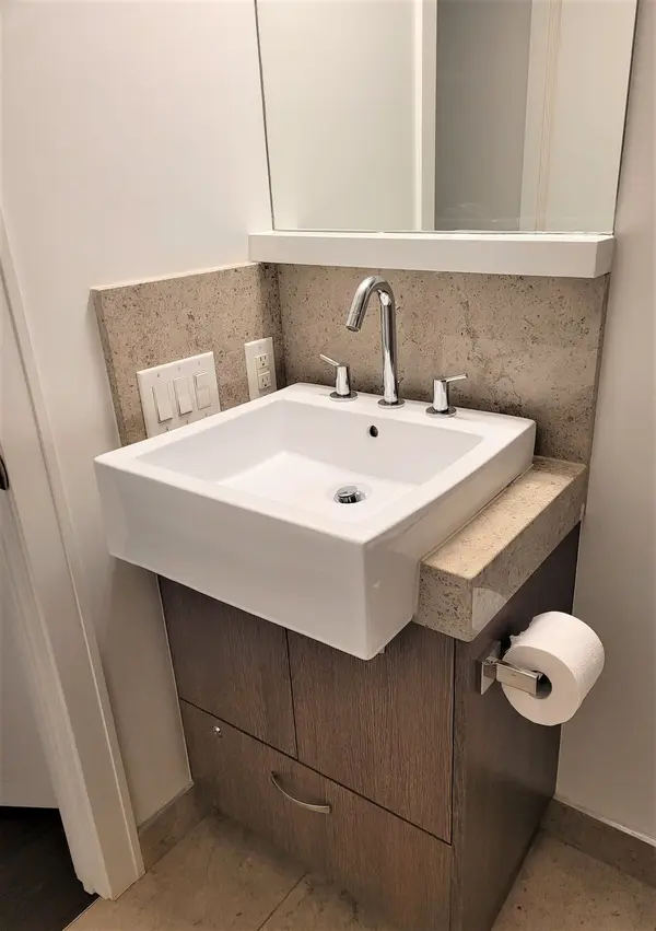 170 Avenue RD #905, Toronto C02, ON M5R 0A4