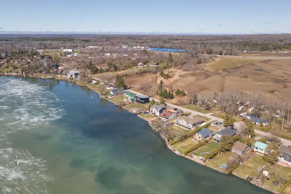 1931 Woods Bay RD, Severn, ON L3V 0V7