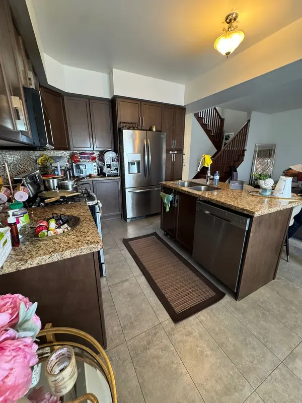 120 Vineberg DR #41, Hamilton, ON L9B 2R9