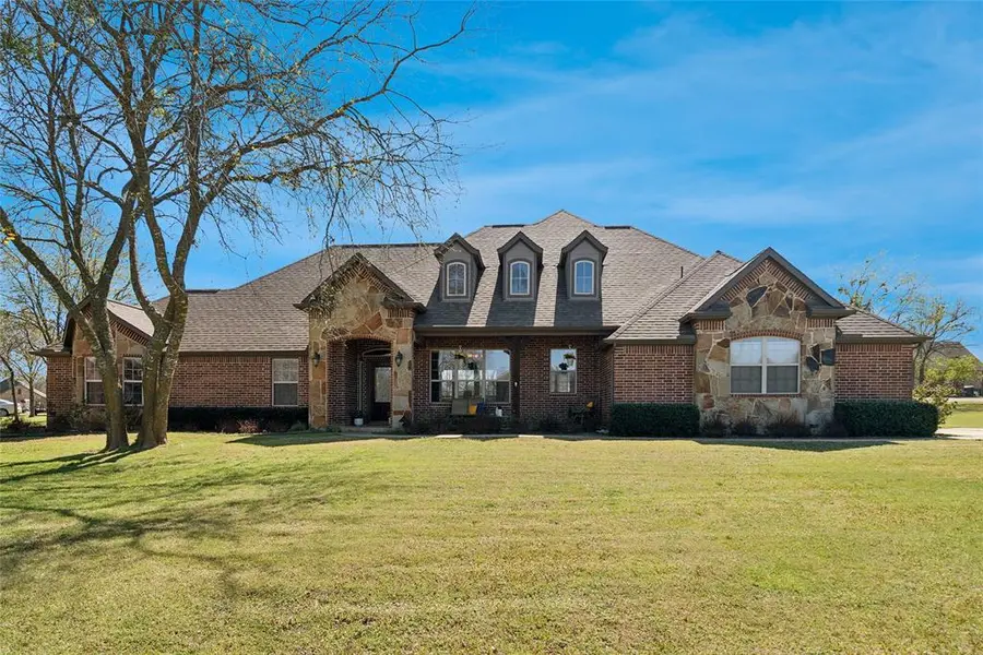 82 Forest Hills Circle, Gunter, TX 75058