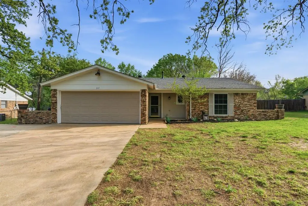 317 Glenhaven Drive, Azle, TX 76020