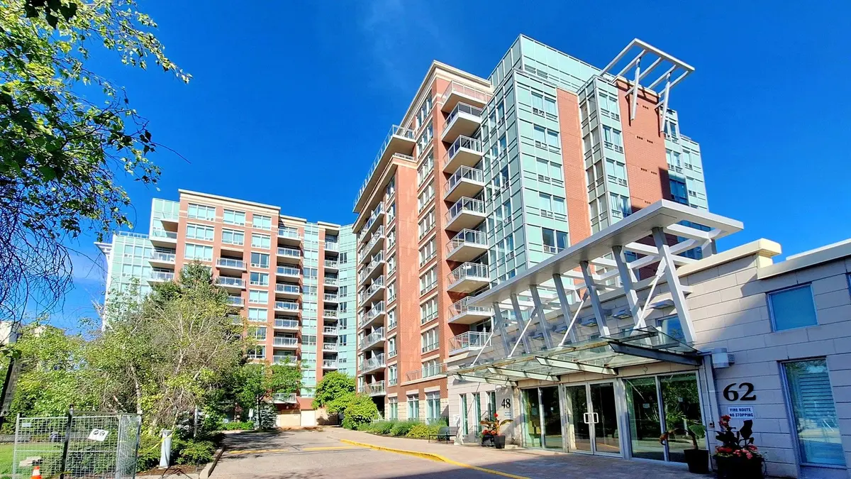 48 Suncrest BLVD #912, Markham, ON L3T 7Y5