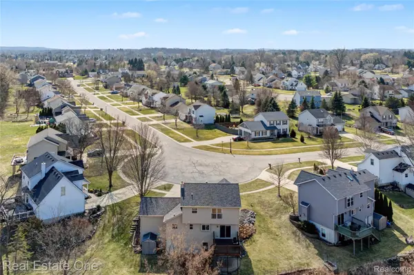 439 Brentwood DR, Pinckney Village, MI 48169