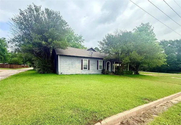 302 W Orville Street, Wills Point, TX 75169