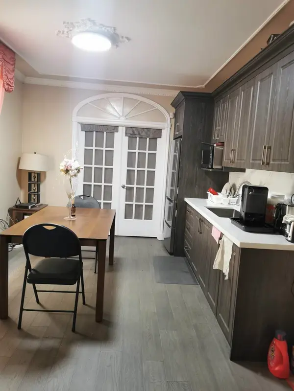 253 Palmerston AVE #Main Fl, Toronto C01, ON M6J 2J3