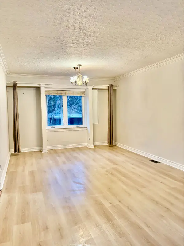 397 Centre ST E #Main, Richmond Hill, ON L4C 1B5