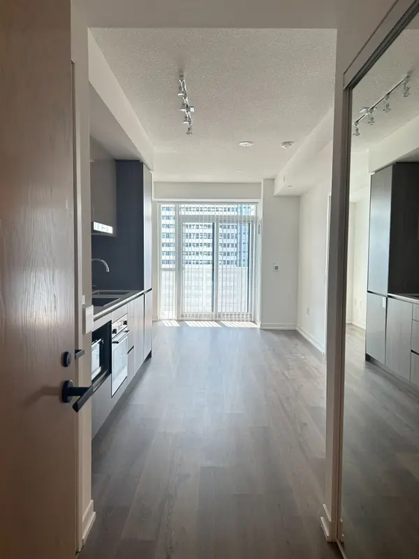 28 Interchange ST #2902, Vaughan, ON L4K 0P8