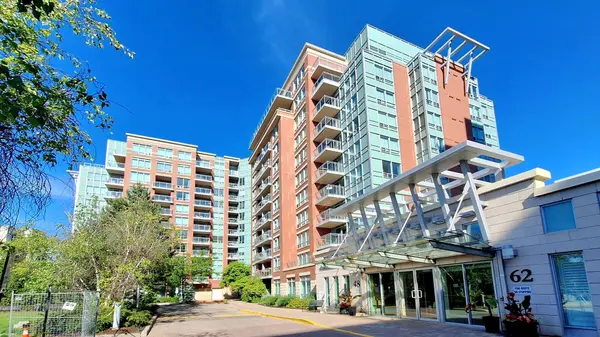 48 Suncrest BLVD #912, Markham, ON L3T 7Y5