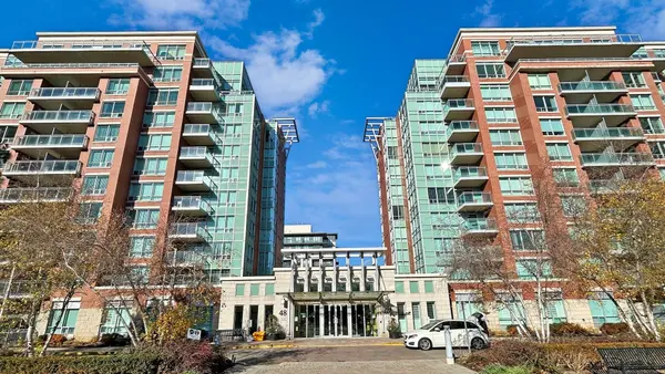48 Suncrest BLVD #912, Markham, ON L3T 7Y5