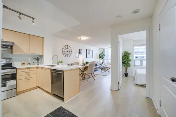 48 Suncrest BLVD #912, Markham, ON L3T 7Y5