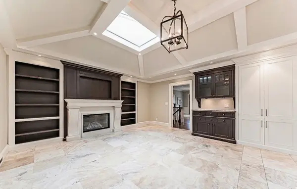 63 Ennisclare DR W, Oakville, ON L6J 4N3