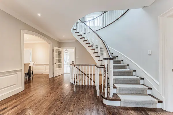 63 Ennisclare DR W, Oakville, ON L6J 4N3