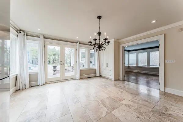 63 Ennisclare DR W, Oakville, ON L6J 4N3