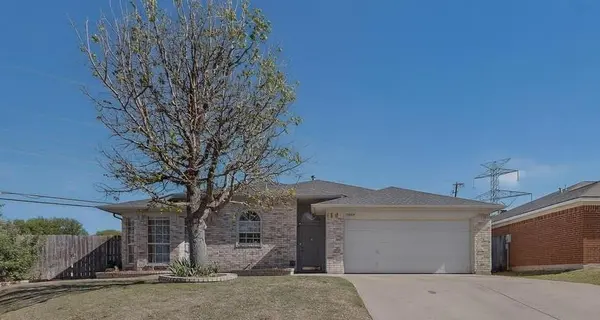 10604 Cobblestone Drive, Benbrook, TX 76126