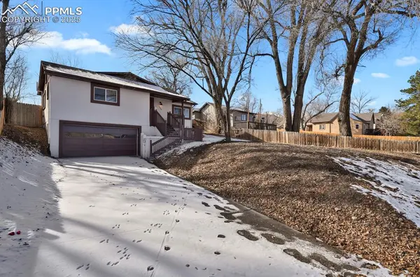 2409 Robinson ST, Colorado Springs, CO 80904