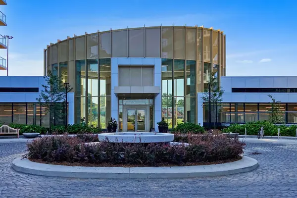 25 Mcmahon DR #1703, Toronto C15, ON M2K 0J1