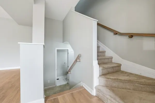 60 Teelin CIR, Barrhaven, ON K2J 6T9