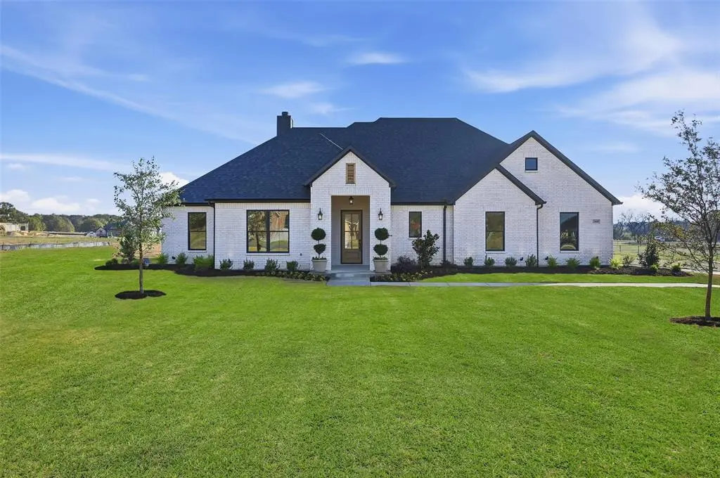2008 Forest Bridge Drive, Azle, TX 76020