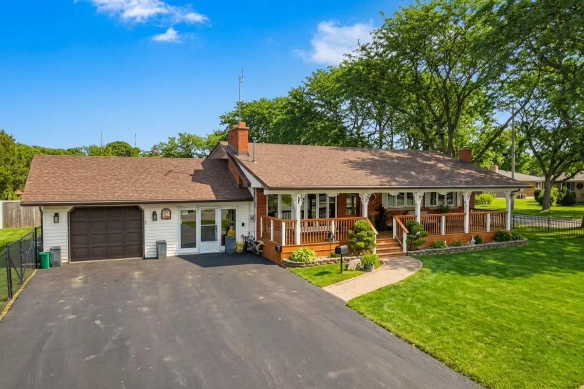 12 Aquadale DR, St. Catharines, ON L2N 3R6