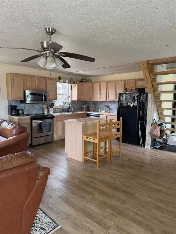 213 PR 1743 B, Clifton, TX 76634