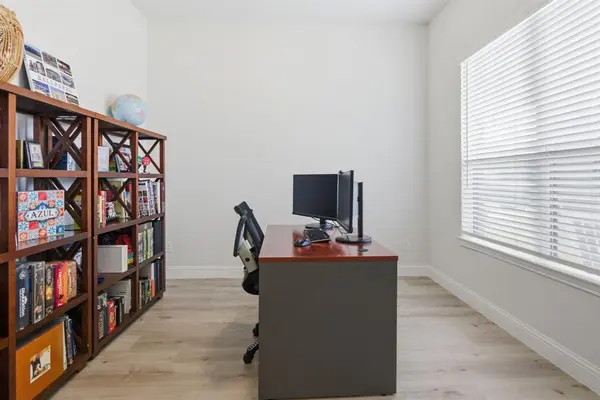 1112 Rushmore Drive, Burleson, TX 76028