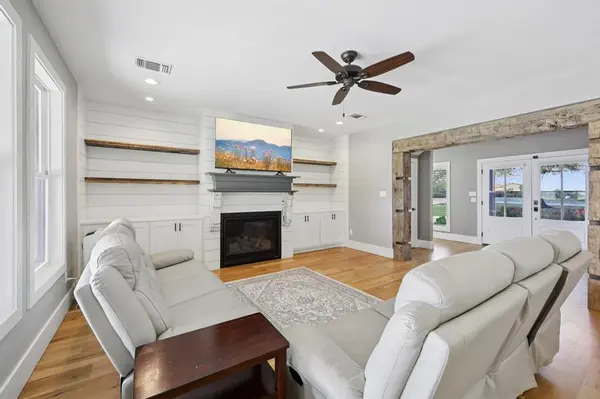 154 Helton Drive, Granbury, TX 76049