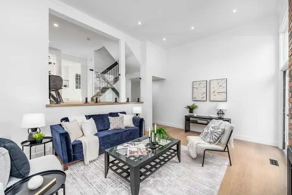 357 Point Mckay GDNS NW, Calgary, AB T3B 4V8