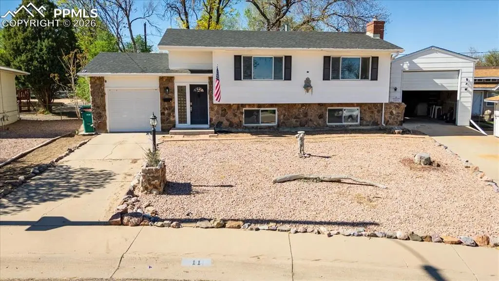 11 MacGregor RD, Pueblo, CO 81001
