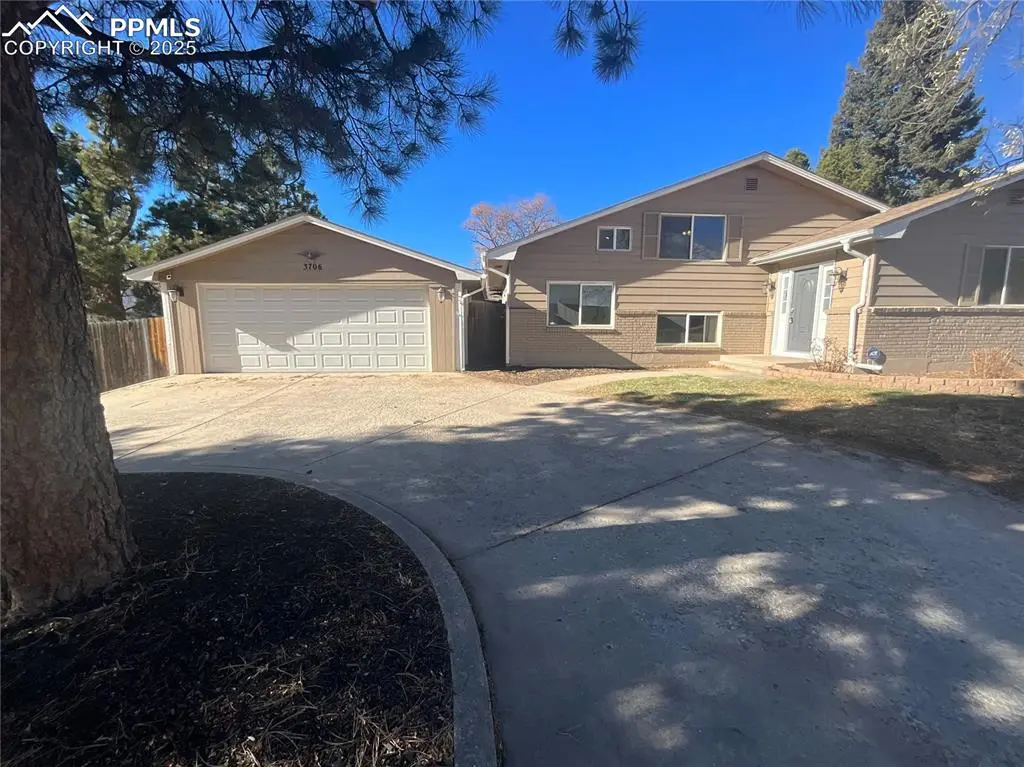 3706 N Chestnut ST, Colorado Springs, CO 80907