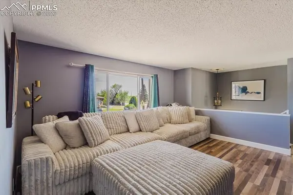 11 MacGregor RD, Pueblo, CO 81001