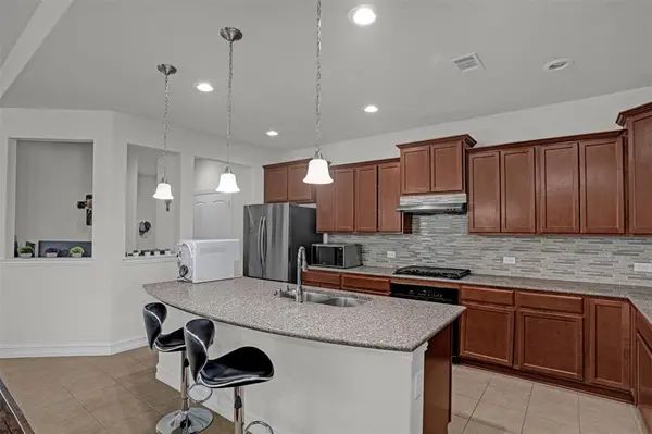 208 Copper Canyon Drive, Lewisville, TX 75067