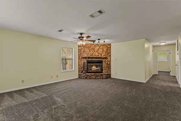 212 W Mcafee Street, Mabank, TX 75147