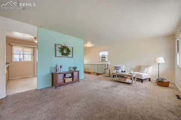 2898 Merry LN, Colorado Springs, CO 80909