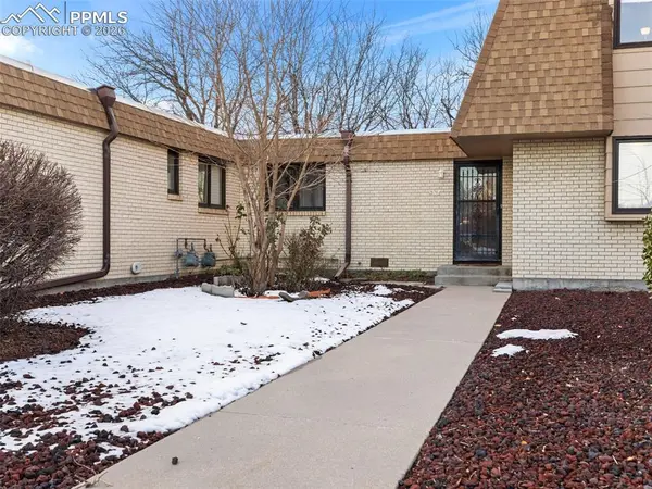 48 Regency BLVD #E, Pueblo, CO 81005